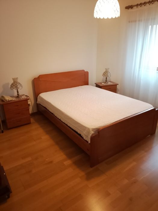 Conjunto de quarto de casal em madeira – estilo vintage