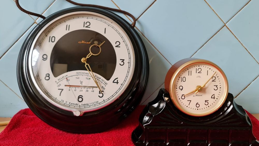 Настенные часы Маяк