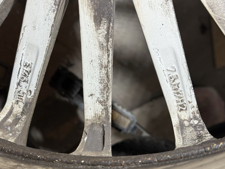 Felgi aluminiowe Audi 17’ + opony zimowe do Audi