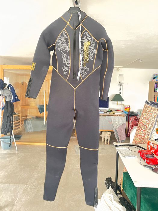 Fato de surf. 5mm. SLINX. Novo