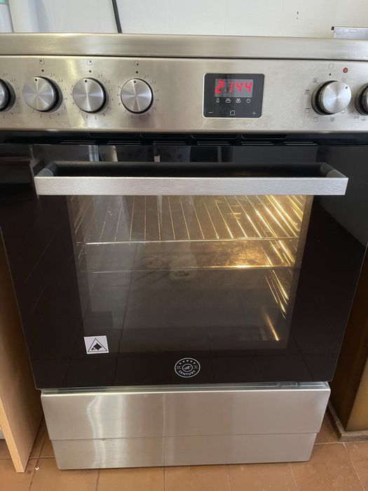 Placa de indução com forno elétrico