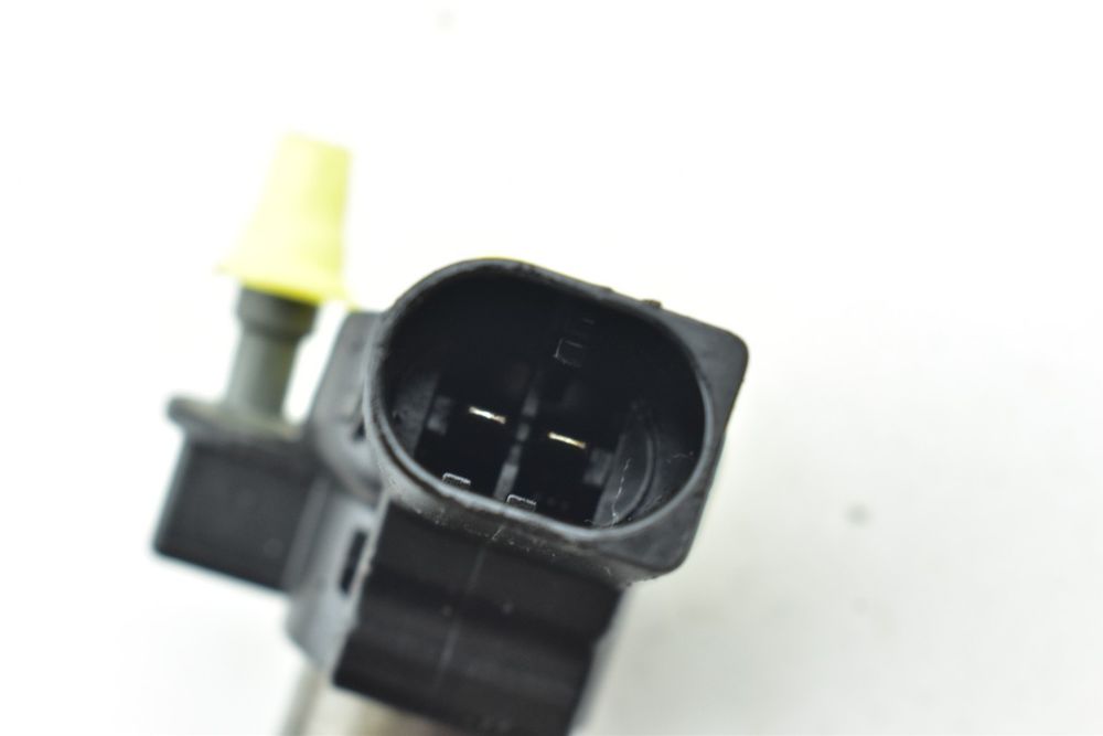 Wtryskiwacz VW PASSAT B7 GOLF VI AUDI A3 8P SEAT LEON II 2.0 TDI 03L130277A