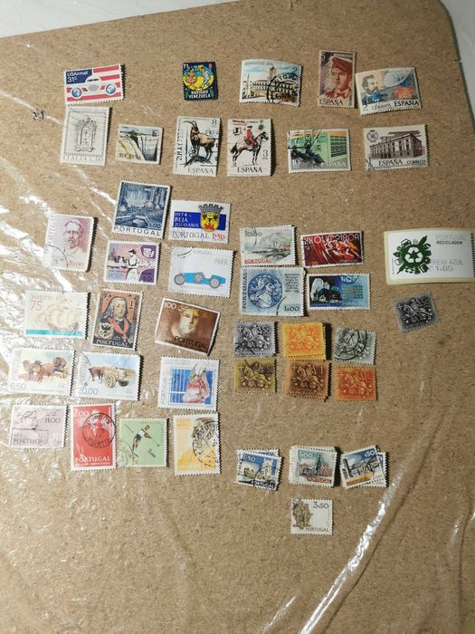 Conjunto de selos antigos de vários países