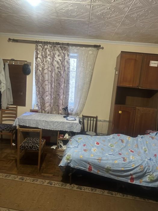 Ліжко місце, кімната на підселення