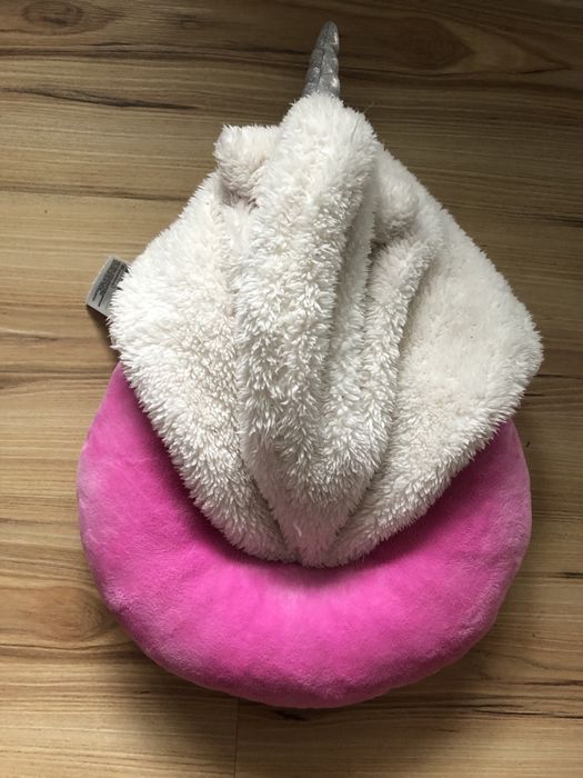 Zaglówek poduszka jednorozec unicorn rozowy z kapturem