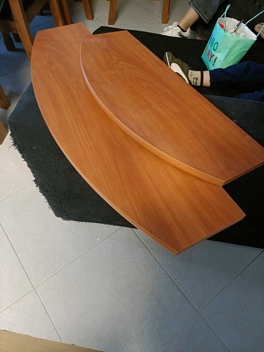 Vendo móvel bar com duas prateleiras á cor.