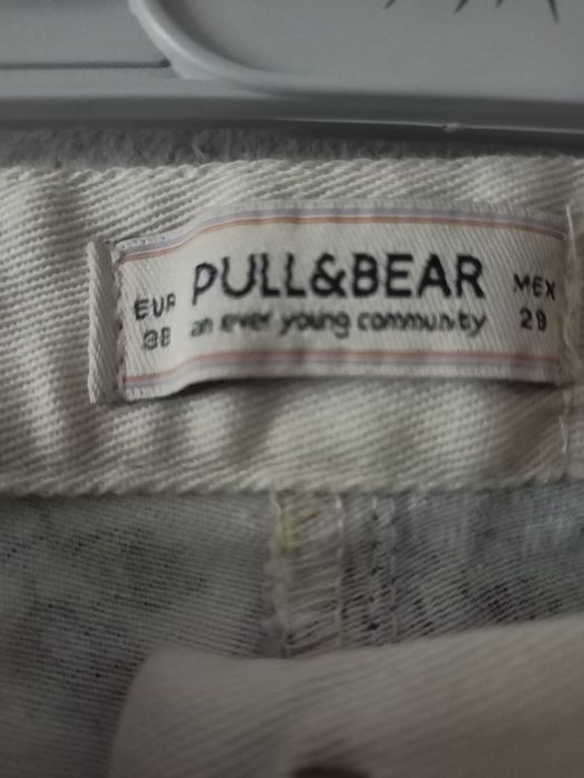 Spodnie w kwiaty pull & bear
