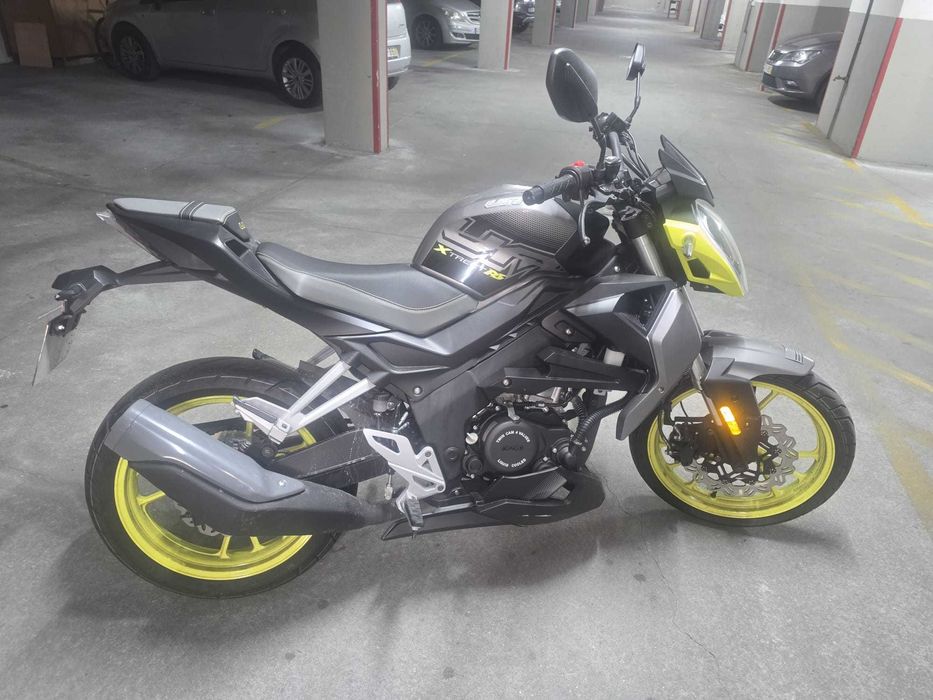 UM Xtreet RS 125 — 2 741 km, Garantia 1 Ano