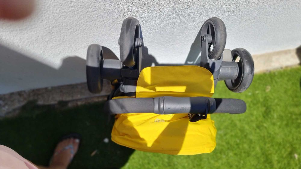 Carrinho passeio de criança, até 5 anos. Cabe no SMART. EXCELENTE