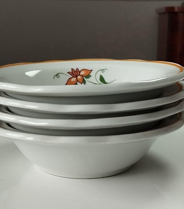 Cztery miseczki z żółtym obrzeżem, LUBIANA