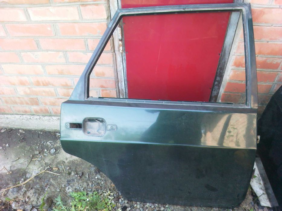 Двери ваз 21099 передние.
