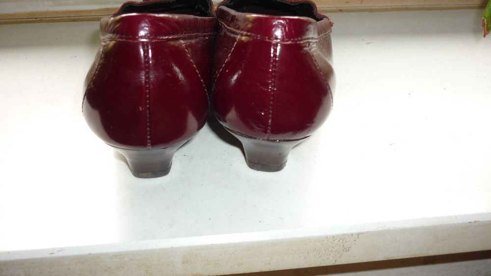 Footglove- skórzane bordowe lakierki  r; 38