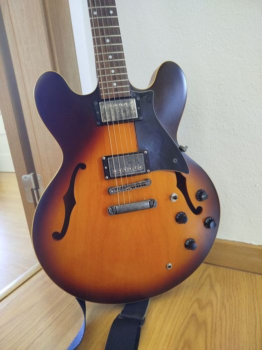 Guitarra Cort Source 335