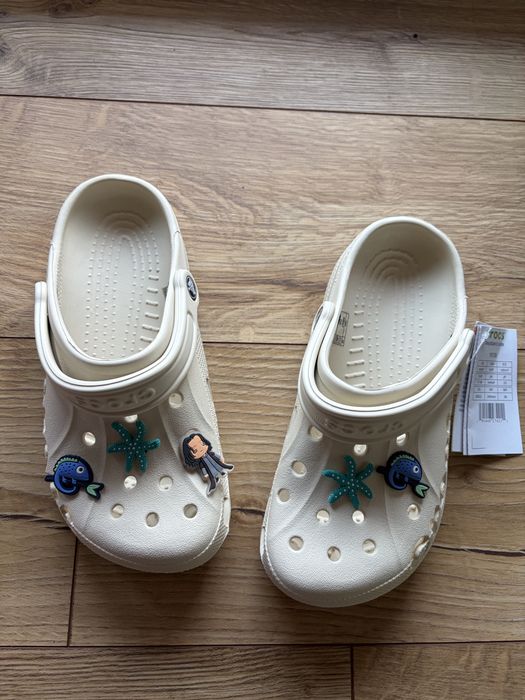 Kremowe klapki crocs 37-38