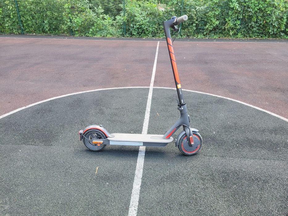 Продам самокат Xiaomi Mi Electric Scooter 1S