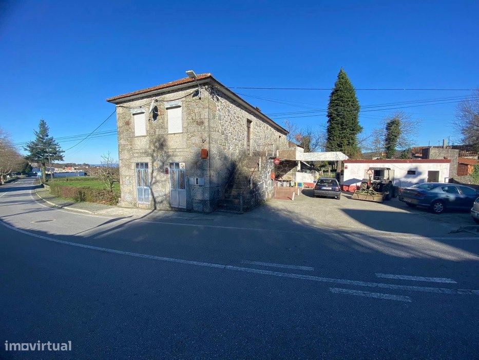 Casa Antiga em pedra para restauro.