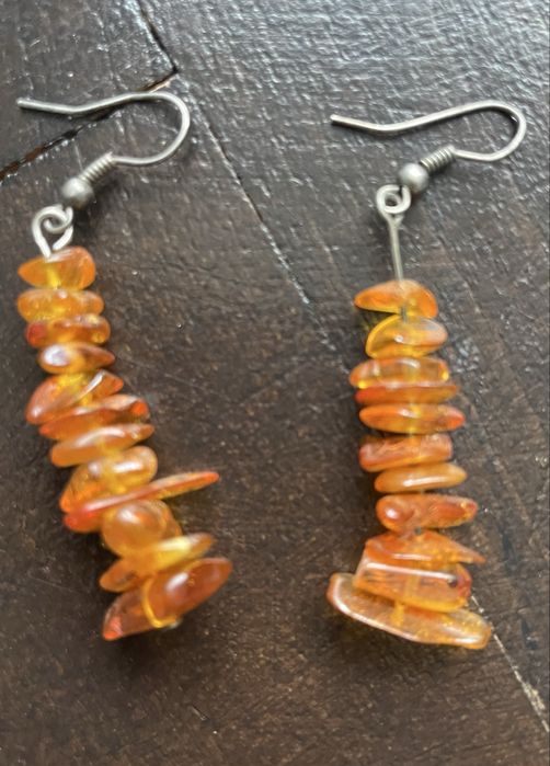 Kolczyki z bursxtynkami w kształcie stożka