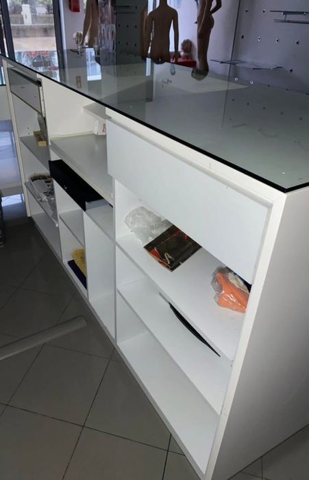 Balcão de Loja – Estrutura Robusta, 450€ (Viseu)