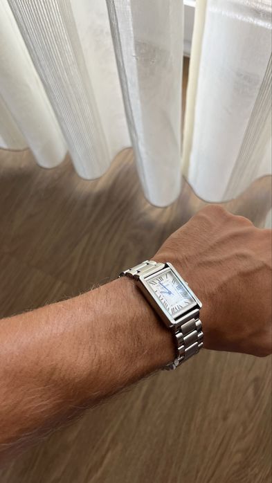 Cartier tank Must