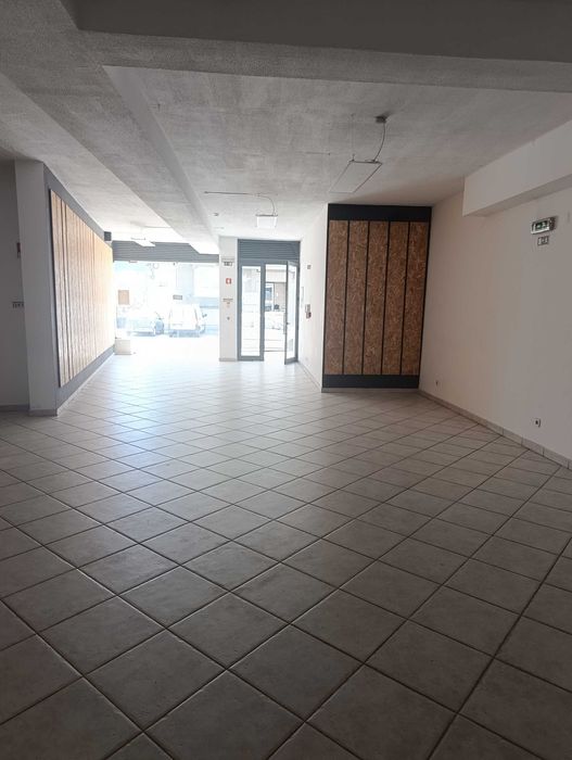 Arrendamento de loja com 156M Ramada