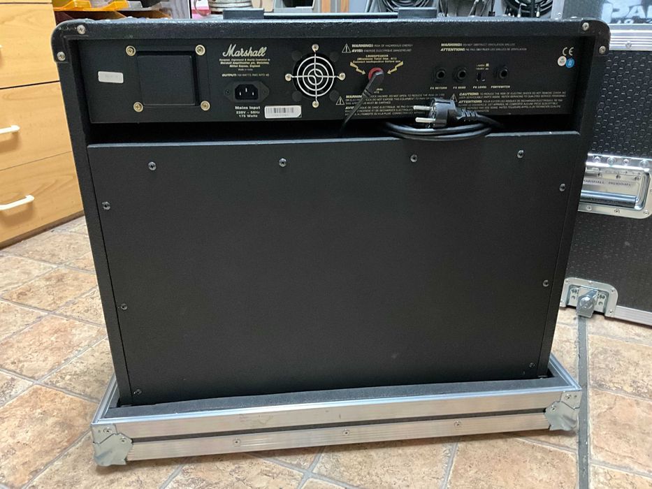 Pré amplificador de guitarra Marshall MG100DFX + case