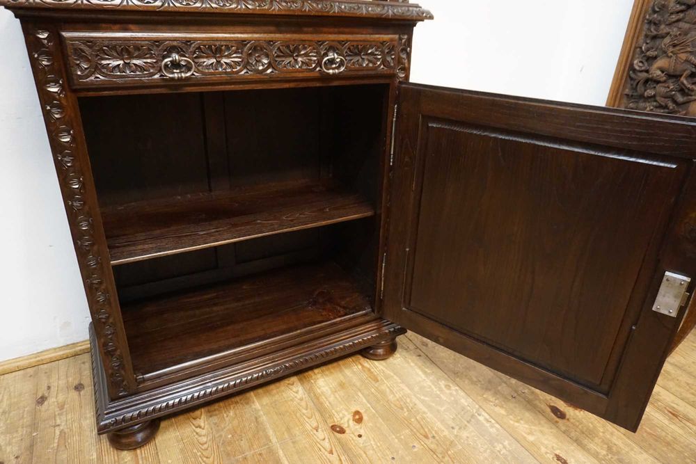 Luksusowy Kredens Bretoński – Zgrabny, Unikatowy Mebel Premium