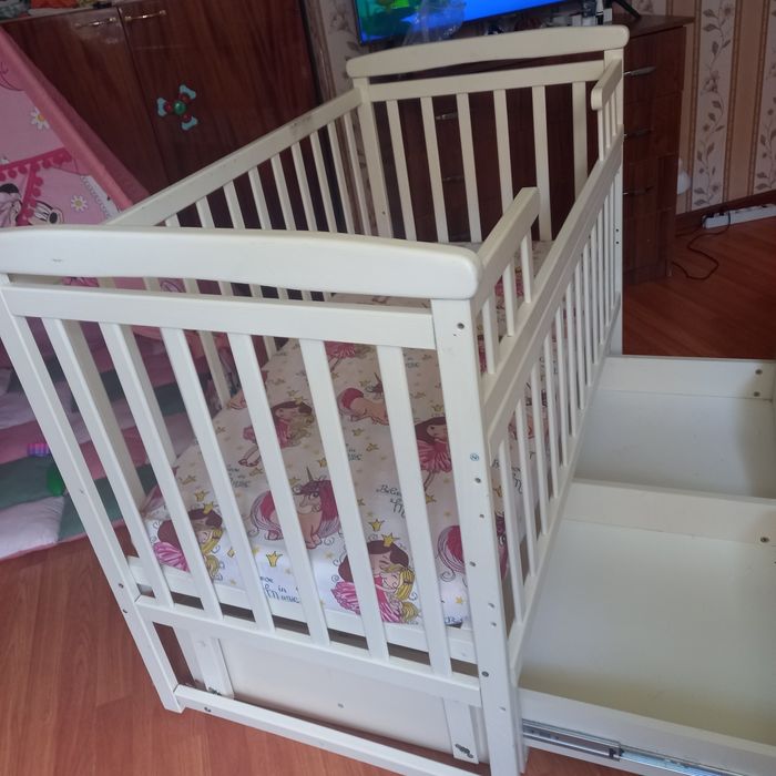 Ліжко дитяче на шарнірах,гойдалка