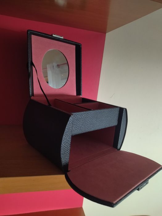 Porta Jóias em Pele Esmara