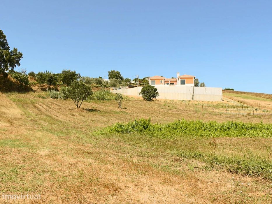 Terreno com 6260m2 destinado á construção de moradia independente. — União de Freguesias da cidade de Santarém, Santarém