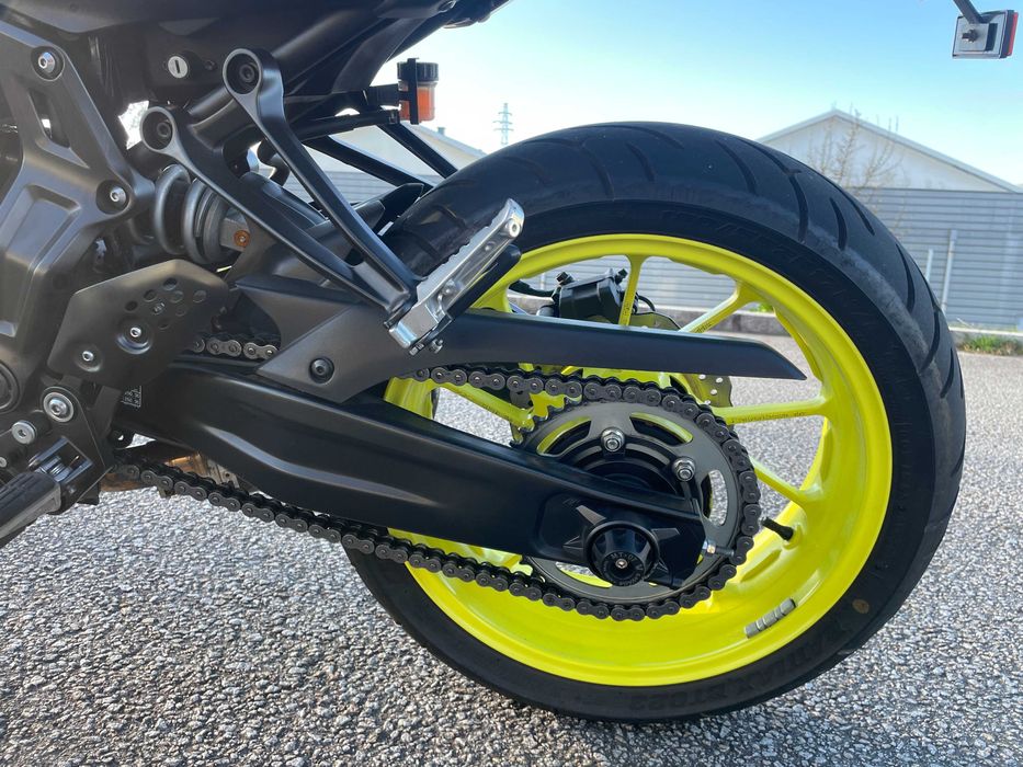 Yamaha MT 07 (com extras)