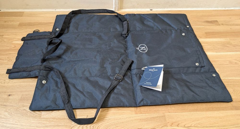 Nomad Tales Koc Mata Podróżna dla Psa 2w1 Ebony 80x60cm Spacery Podróż