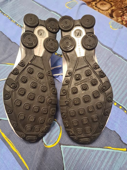 Женские кроссовки Nike Shox