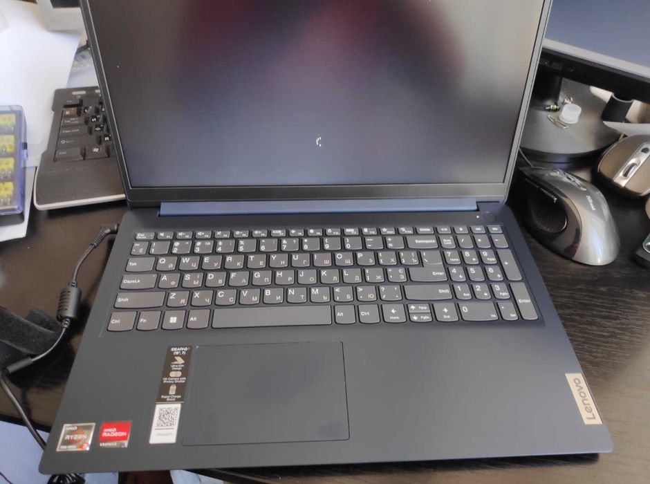 Бизнес ноутбук Lenovo IdeaPad (Ryzen 7320U/256SSD/FHD)