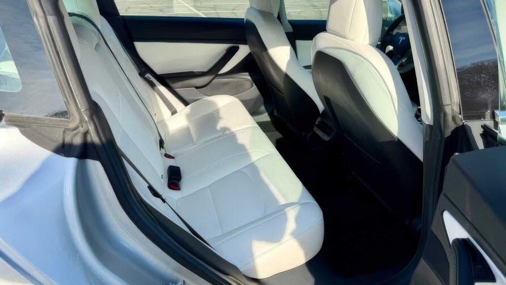 Tesla Model 3      2018