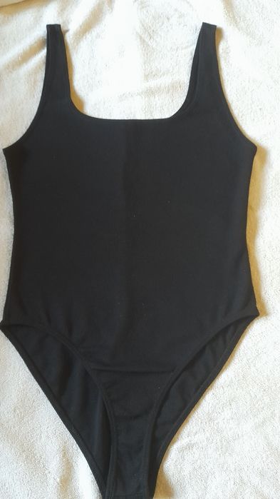 Body Zara cor preto com gola redonda e tamanho M - Semi-novo