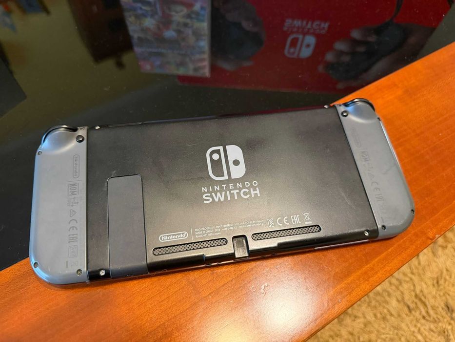 Nintendo Switch V2 + Mario Kart 8 Deluxe