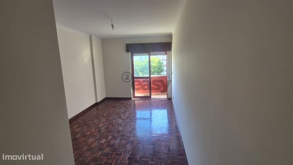 T2 na Cavaleira com parqueamento