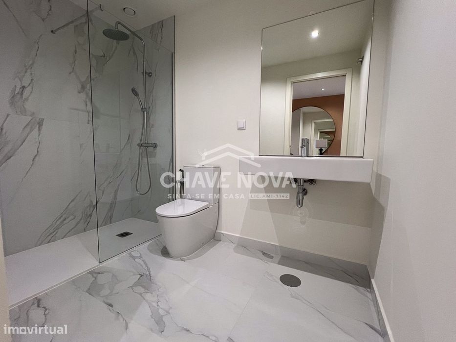Apartamento T2 Novo com Varanda e Garagem