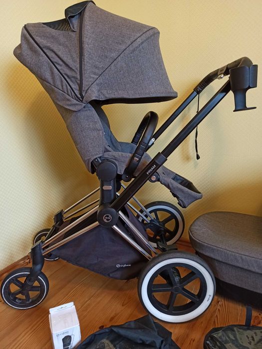 Коляска Cybex Priam Manhattan Grey 3 в 1 є повний комплект.