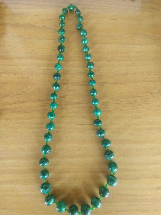 Colares de pedra malaquita verde
