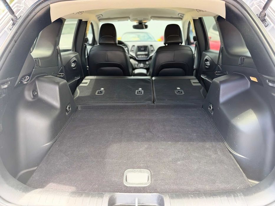 Jeep Cherokee Latitude Plus 4x4      2021