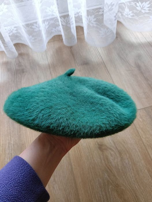 Włochaty ciepły beret damski