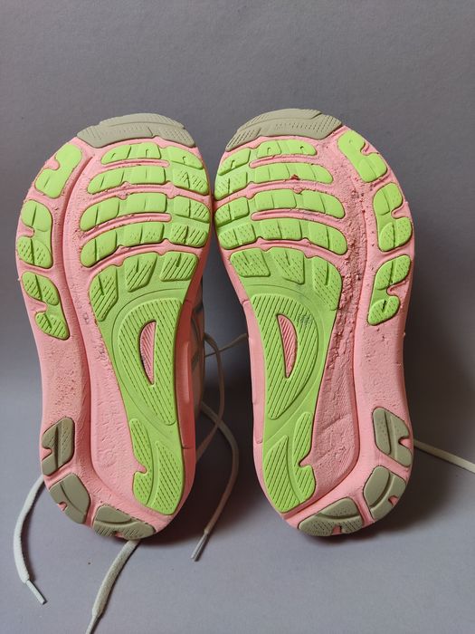 Жіночі сірі бігові кросівки ASICS Gel-Kayano 31