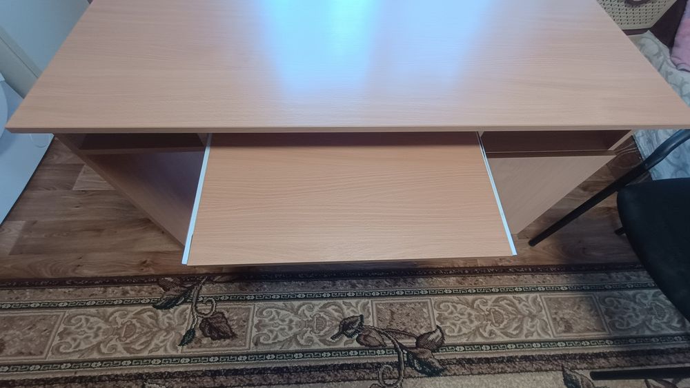 Комп'ютерний стіл