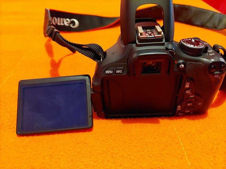 Máquina Fotográfica Canon EOS 600D Reflex - LER ANÚNCIO