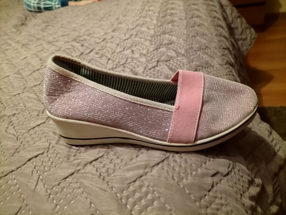 Buty na koturnie