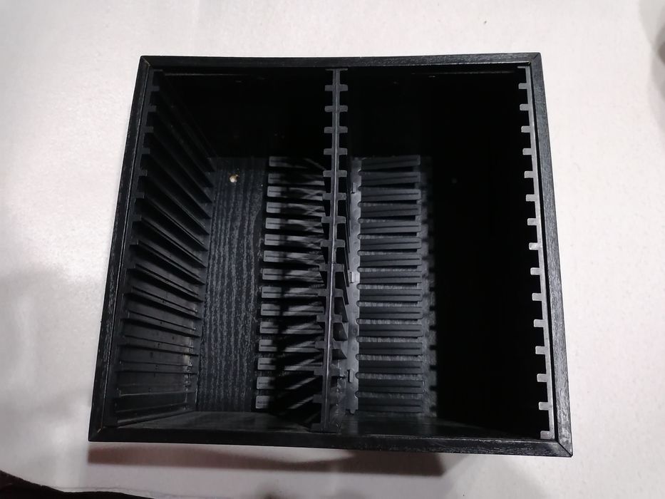 Móvel madeira para 30 CD s