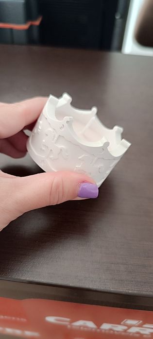 Vela aromática em peça de cerâmica em gesso