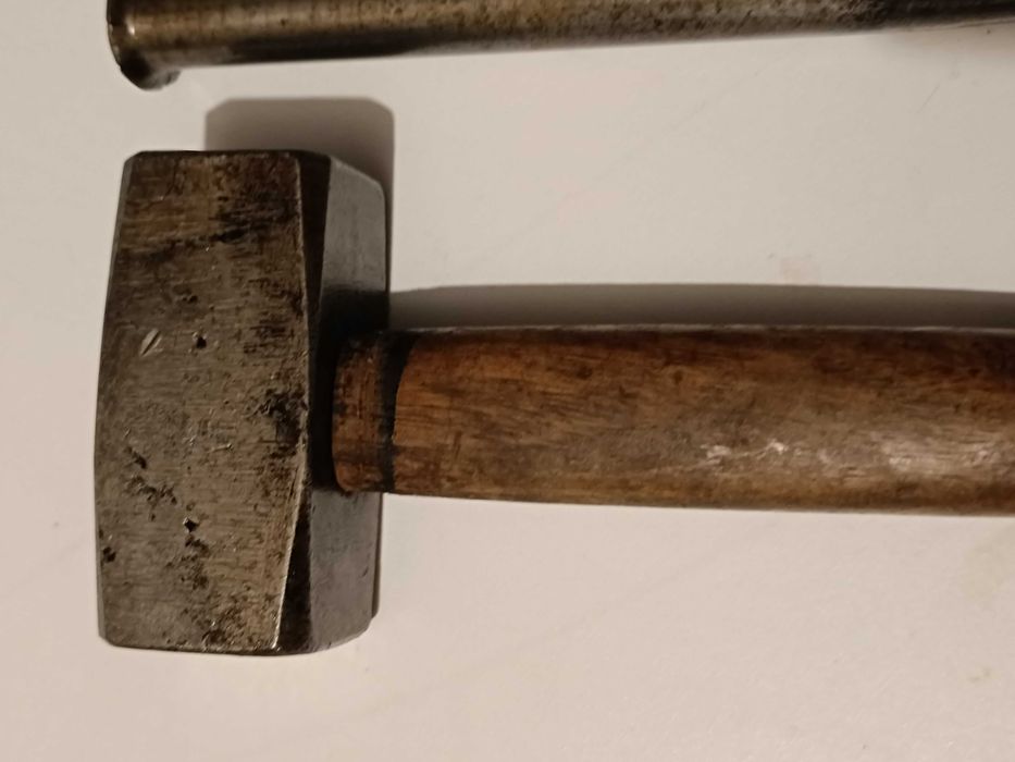 Martelo e 9 Ponteiras Metálicas