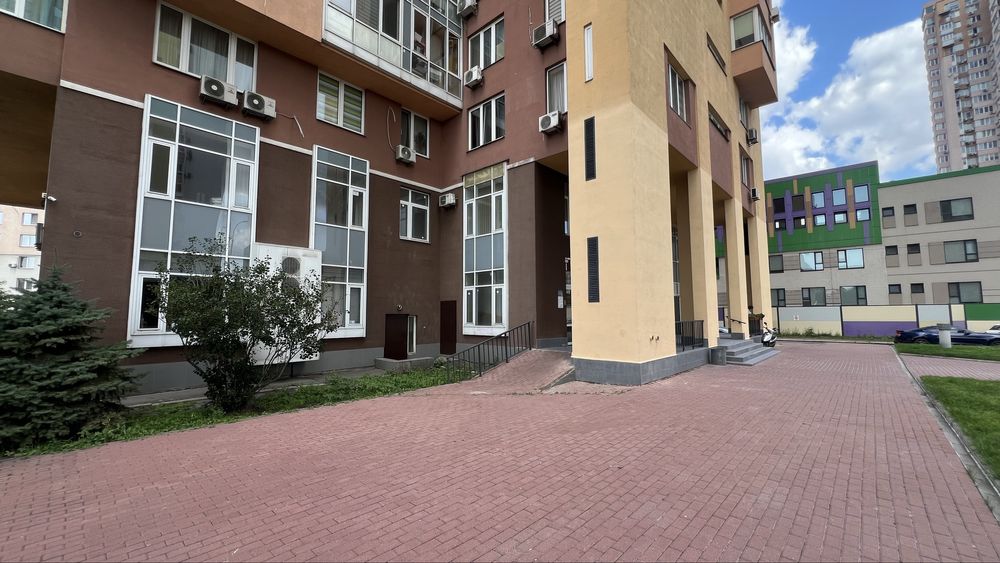 Продаж приміщення на Лобановського.Севастопольська площа.